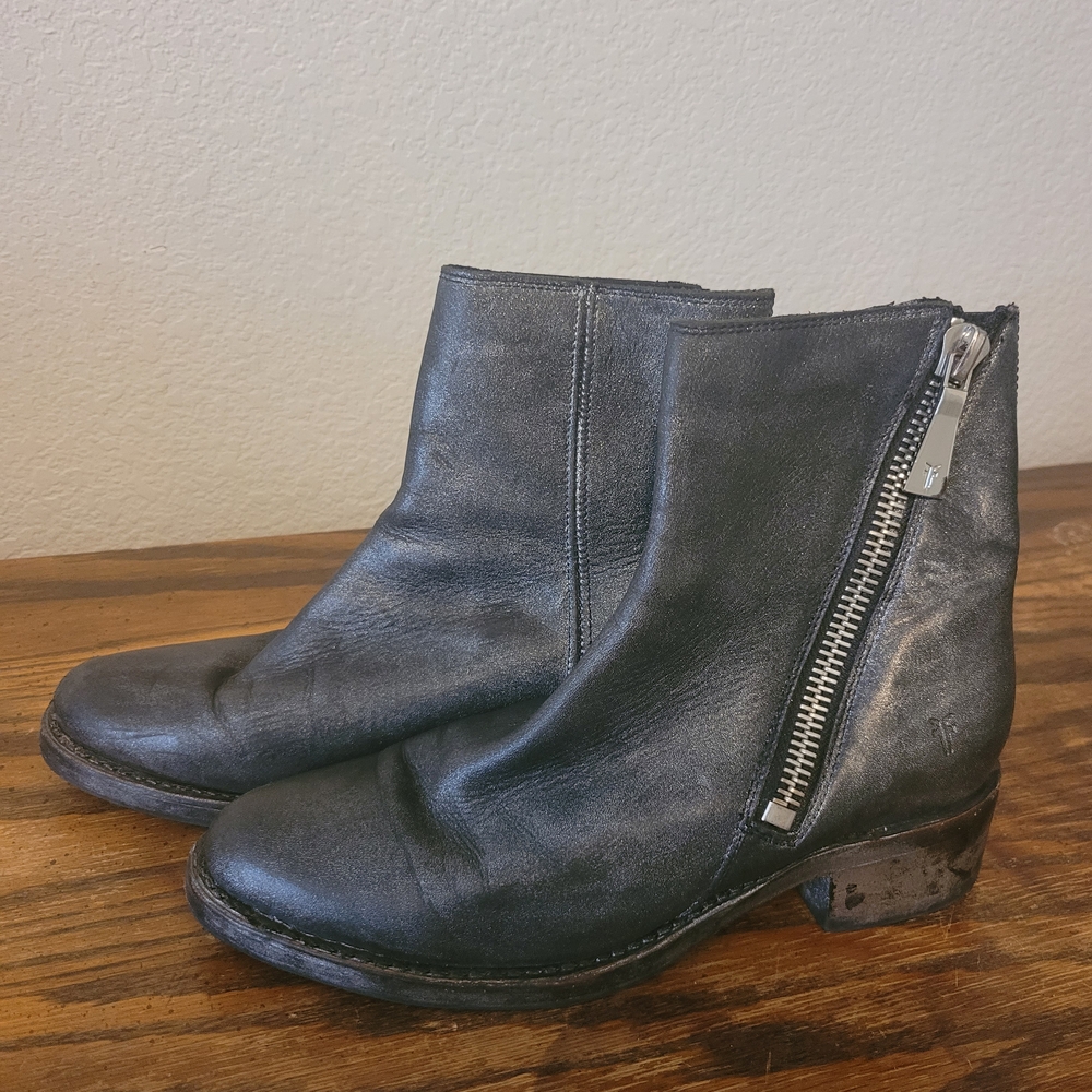 FRYE Demi Zip Distressed Silver Size 7 Ankle Boots